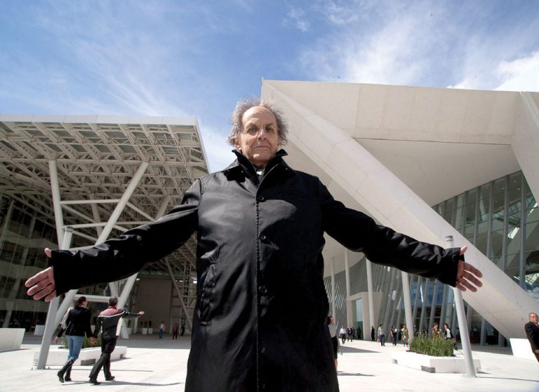 Amante de la música, la lectura, los viajes y la ciudad, Teodoro González de León dejó uno de los legados artísticos más importantes del país