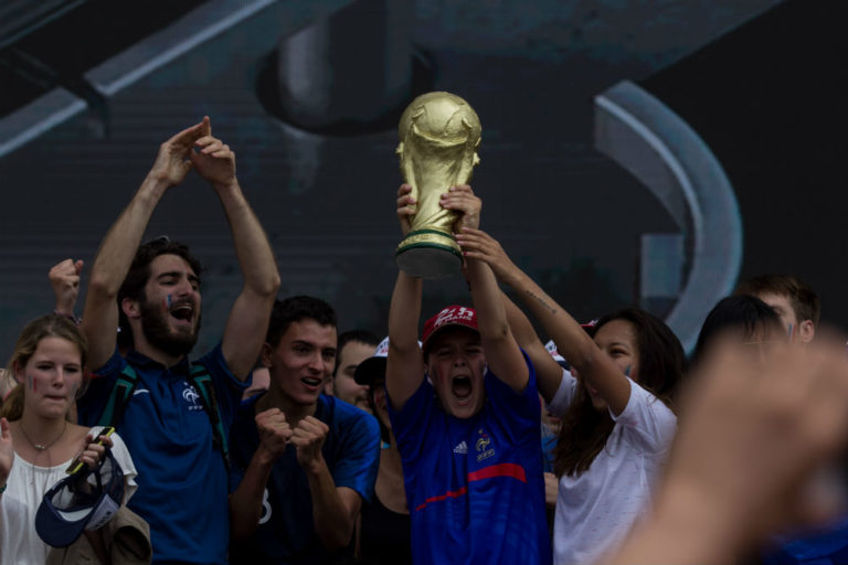 La emoción por el triunfo de la selección francesa invadió a quienes residen en México o que apoyan a ese equipo. Foto: Cuartoscuro.