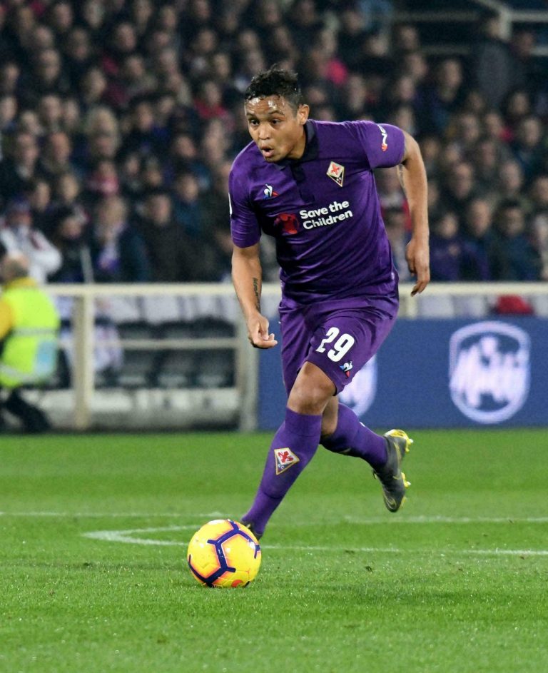 AP Photo,El delantero de la Fiorentina, el colombiano Luis Muriel, corre con el balón durante el juego de ida de las semifinales de la Copa Italiana contra Atalanta, en el estadio Artemio Franchi, en Florencia, Italia, el miércoles 27 de febrero de 2019. (Claudio Giovannini/ANSA vía AP)