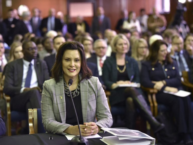 AP Photo,La gobernadora Michigan Gretchen Whitmer presenta su propuesta presupuestaria para el año fiscal del 2020 ante los legisladores en Lansing, Michigan , el martes, 5 de marzo del 2019.  (Todd McInturf/Detroit News via AP)