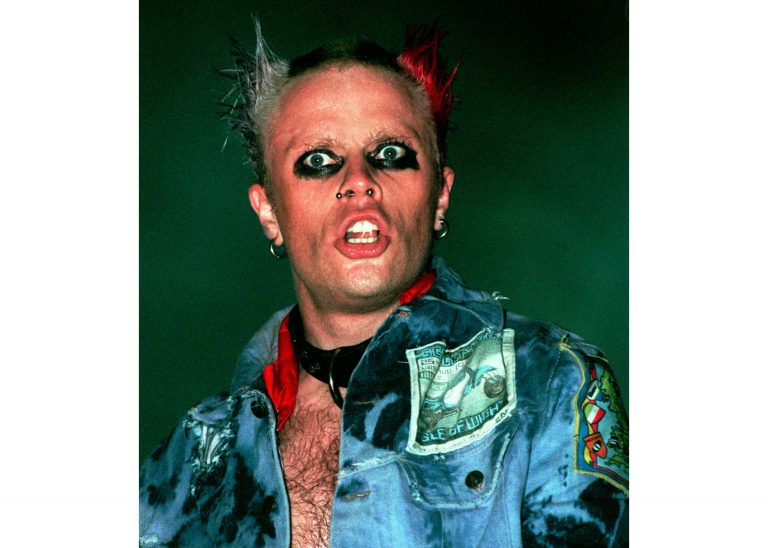 AP Photo,En esta foto del 8 de junio de 1997, Keith Flint, vocalista principal de The Prodigy, durante un concierto en Offenbach, Alemania. La influyente banda británica de música electrónica anunció el lunes 4 de marzo del 2019 que Flint murió el fin de semana. Tenía 49 años. (AP Foto/Axel Seidemann, Archivo)
