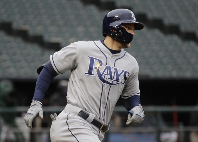 AP Photo, Austin Meadows,Austin Meadows, de los Rays de Tampa Bay, corre a la intermedia tras conectar un doblete productor de dos carreras ante los Medias Blancas de Chicago, el miércoles 10 de abril de 2019 (AP Foto/Nam Y. Huh)