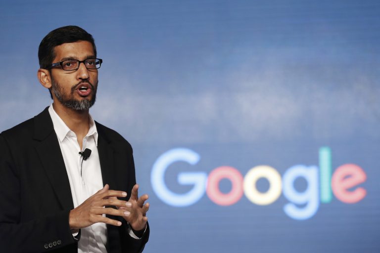 AP Photo, Sundar Pichai,ARCHIVO - Foto de archivo, 4 de enero de 2017, del gerente general de Google, Sundar Pichai, en conferencia de prensa en Nueva Delhi. Pichai presentará actualizaciones de Google el martes 7 de mayo de 2019 en San Francisco. (AP Foto/Tsering Topgyal, File)