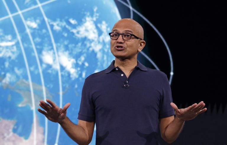 AP Photo, Satya Nadella,El director general de Microsoft Satya Nadella da un discurso en Build, la conferencia anual de la compañía para desarrolladores de software, el lunes 6 de mayo de 2019 en Seattle. (AP Foto/Elaine Thompson)
