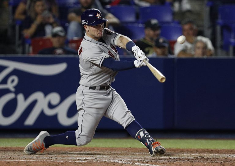 AP Photo, Alex Bregman,Alex Bregman de los Astros de Houston conecta su segundo jonrón del juego ante los Angelinos de Los Ángeles, en Monterrey, México, el sábado 4 de mayo de 2019. (AP Foto/Rebecca Blackwell)
