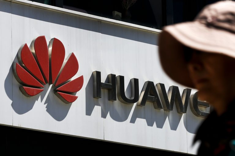 AP Photo,Un cartel de Huawei en Beijing el 29 de mayo del 2019. (AP Photo/Andy Wong)