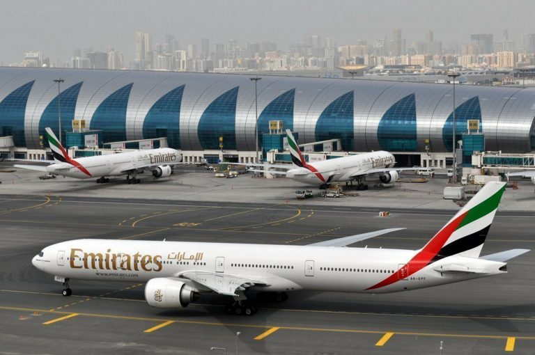 AP Photo,Un avión de la aerolínea Emirates en el aeropuerto de Dubái el 22 de marzo del 2017. (AP Photo/Adam Schreck, File)