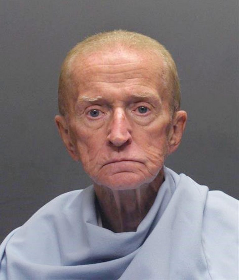 AP Photo,Esta fotografía de archivo divulgada el 14 de enero de 2018 por la Policía de Tucson muestra a Robert Francis Krebs, quien tiene antecedentes penales de varias décadas por robo a bancos. El hombre de 81 años fue acusado de robar una cooperativa de crédito en Tucson en enero de 2018. (Policía de Tucson vía AP, Archivo)