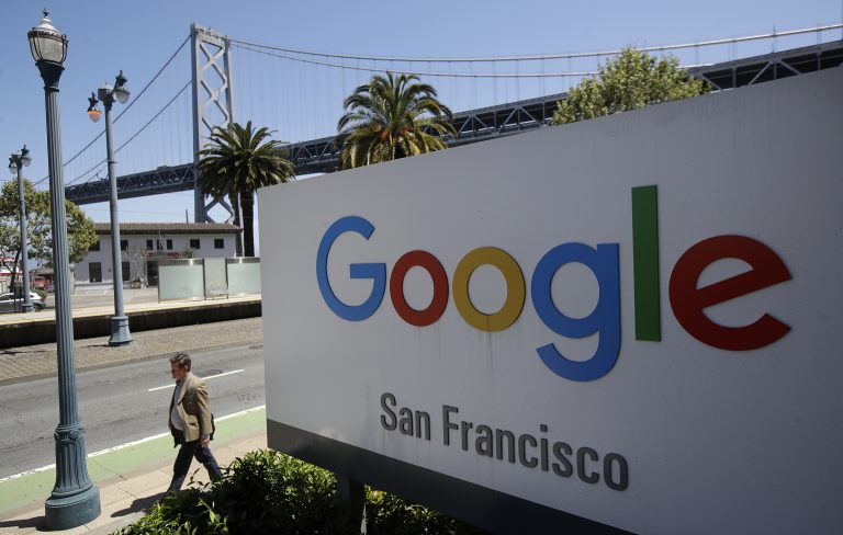 AP Photo,Un cartel de Google en San Francisco el 1 de mayo del 2019. (AP Photo/Jeff Chiu, File)