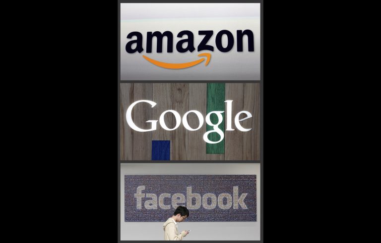 AP Photo,Logos de Amazon, Google y Facebook, tres de las grandes empresas tecnológicas que están siendo investigadas por la unidad antimonopólica del Departamento de Justicia de EEUU.  (AP Photo/File)