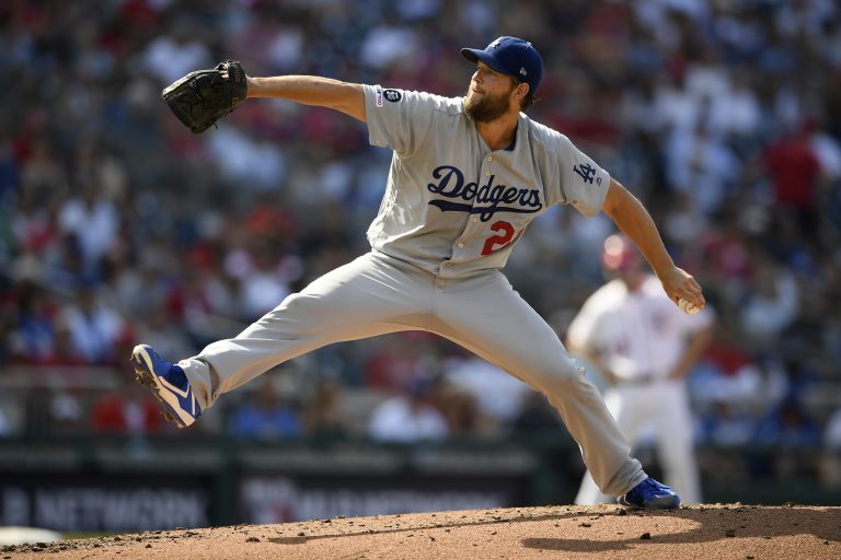 AP Photo,Clayton Kershaw de los Dodgers de Los Ángeles lanza ante los Nacionales de Washington, el sábado 27 de julio de 2019. (AP Foto/Nick Wass)