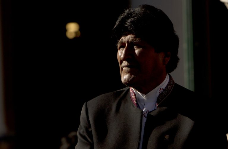 AP Photo, Evo Morales,ARCHIVO - En esta foto de archivo del 12 de junio de 2019, el presidente boliviano Evo Morales escucha hablar al presidente de Paraguay durante una ceremonia del aniversario del fin de una guerra entre los dos países en La Paz, Bolivia. (AP Foto/Juan Karita, Archivo)