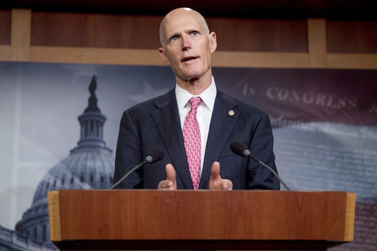 AP Photo, Rick Scott,En esta imagen del 17 de enero de 2019, el senador federal republicano Rick Scott da una conferencia de prensa en el Capitolio, en Washington. (AP Foto/Andrew Harnik, Archivo)