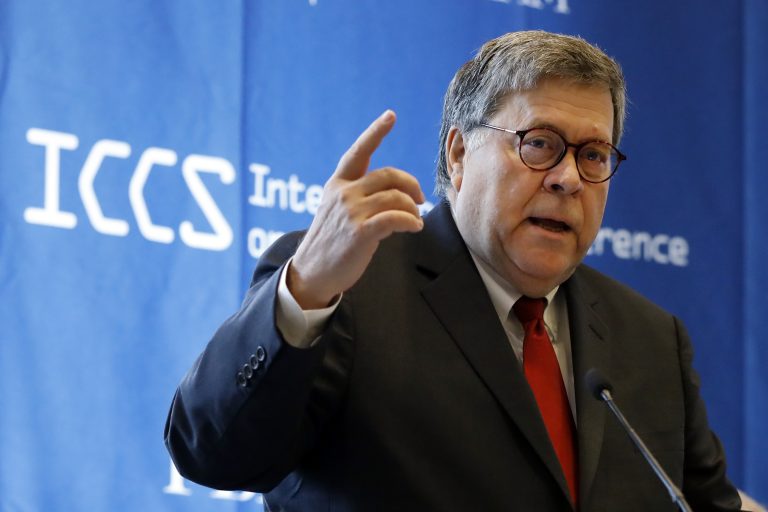 AP Photo, William Barr,El secretario de Justicia de Estados Unidos, William Barr, habla en la Conferencia Internacional sobre Ciberseguridad, organizada por el FBI y la Universidad de Fordham, en la Universidad de Fordham, en Nueva York, el martes 23 de julio de 2019. (Foto AP/Richard Drew)