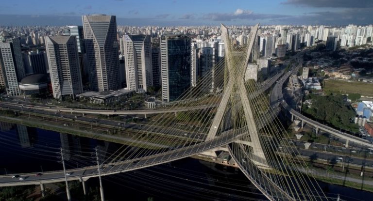 LYNXMPEG0F11E.jpg,Imagen de archivo de una vista aérea del puente Octavio Frias de Oliveira en Sao Paulo, Brasil. 5 de agosto, 2017. REUTERS/Paulo Whitaker/Archivo; Crédito: Paulo Whitaker, Reuters