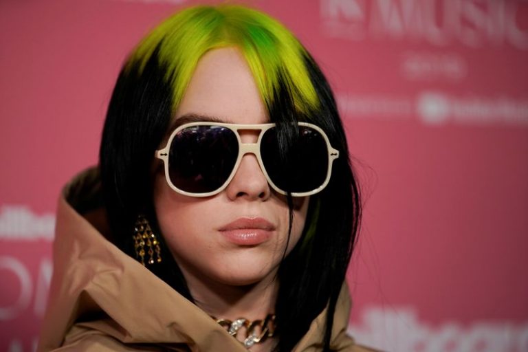 LYNXMPEG0P0LQ.jpg,FOTO DE ARCHIVO: La cantante y compositora estadounidense Billie Eilish llega a la alfombra roja del evento de 