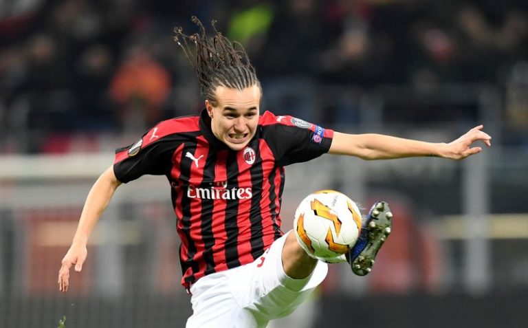 LYNXMPEG0U2BY.jpg,FOTO DE ARCHIVO: El mediocampista uruguayo Diego Laxalt durante un partido en San Siro entre AC Milan y F91 Dudelange por la Liga Europa.  29 de noviembre de 2018. REUTERS/Daniele Mascolo; Crédito: Daniele Mascolo, Reuters