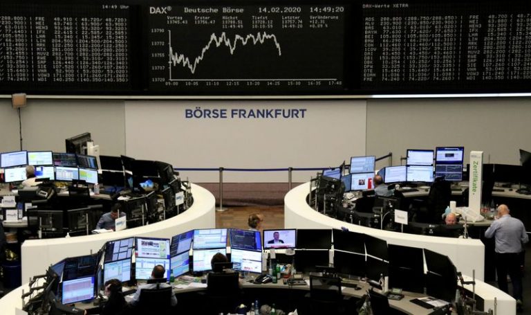 LYNXMPEG1G0K2.jpg,FOTO DE ARCHIVO: El gráfico del índice alemán DAX en la bolsa de Fráncfort, Alemania, el 14 de febrero de 2020. REUTERS/Personal; Crédito: STAFF, Reuters