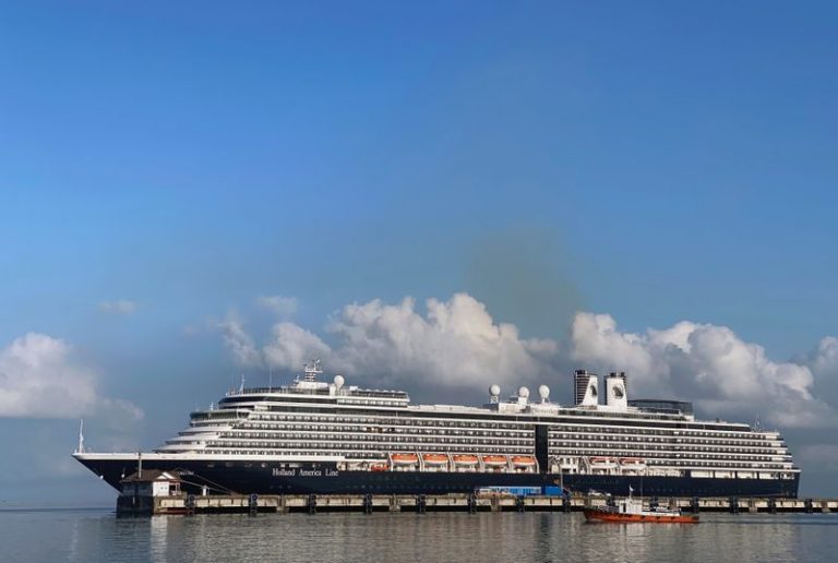 LYNXMPEG1G0ST.jpg,FOTO DE ARCHIVO. El crucero Westerdam permanece en el muelle del puerto de Sihanoukville, en Camboya. 16 de febrero de 2020. REUTERS/Matthew Tostevin.; Crédito: MATTHEW TOSTEVIN, Reuters