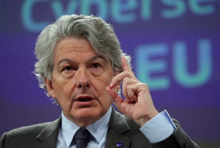 LYNXMPEG1G14L.jpg,FOTO DE ARCHIVO: El comisario europeo de Industria,  Thierry Breton, gesticula habla sobre el plan 5G de la UE en Bruselas. 29 de enero de 2020. REUTERS/Yves Herman; Crédito: Yves Herman, Reuters