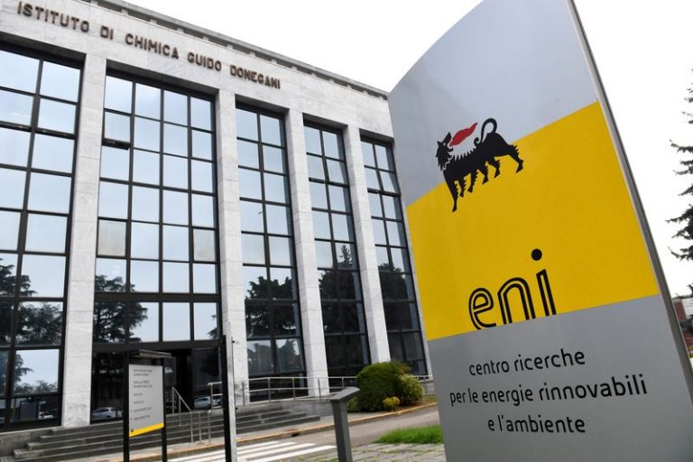 LYNXMPEG1G1AZ.jpg,Imagen de archivo. Centro de Investigación para la Energía Renovable y el Ambiente de la compañía petrolera Eni, en la ciudad de Novara, Italia. 26 de septiembre de 2019. REUTERS/Flavio Lo Scalzo; Crédito: Flavio Lo Scalzo, Reuters