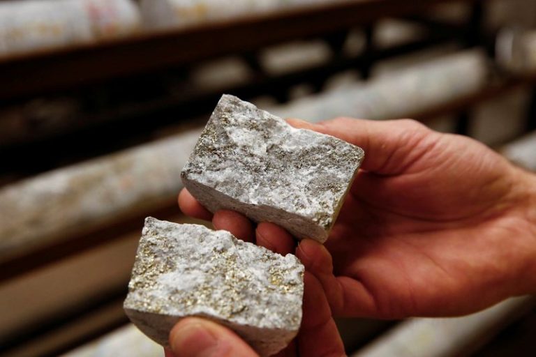 LYNXMPEG1H0OL-1.jpg,Imagen de archivo de mineral de cobre en las instalaciones de Resolution Copper Mining en Superior, Arizona, EEUU. 14 junio 2017. REUTERS/Nancy Wiechec; Crédito: Nancy Wiechec, Reuters