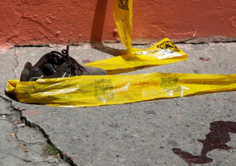 LYNXMPEG1H117.jpg,Imagen de archivo de los restos de una explosión en una avenida central en Bogotá, Colombia. 15 mayo 2012. REUTERS/John Vizcaino; Crédito: John Vizcaino, Reuters