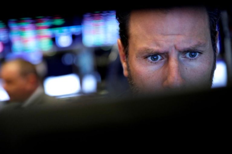 LYNXMPEG1H14U-2.jpg,Imagen de archivo de un operador observando una pantalla en la Bolsa de Valores de Nueva York (NYSE), EEUU, Octubre 25, 2019. REUTERS/Brendan McDermid; Crédito: Brendan McDermid, Reuters