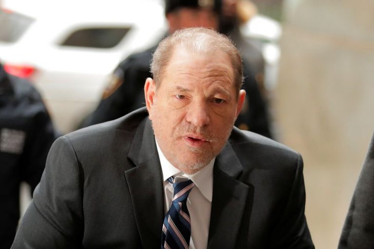 LYNXMPEG1H15K.jpg,El productor cinematográfico Harvey Weinstein llega a la Corte Penal de Nueva York donde se realiza el juicio en su contra por asalto sexual, en el distrito de la ciudad de Nueva York, Nueva York, Estados Unidos. 5 de febrero, 2020.  REUTERS/Lucas Jackson; Crédito: LUCAS JACKSON, Reuters