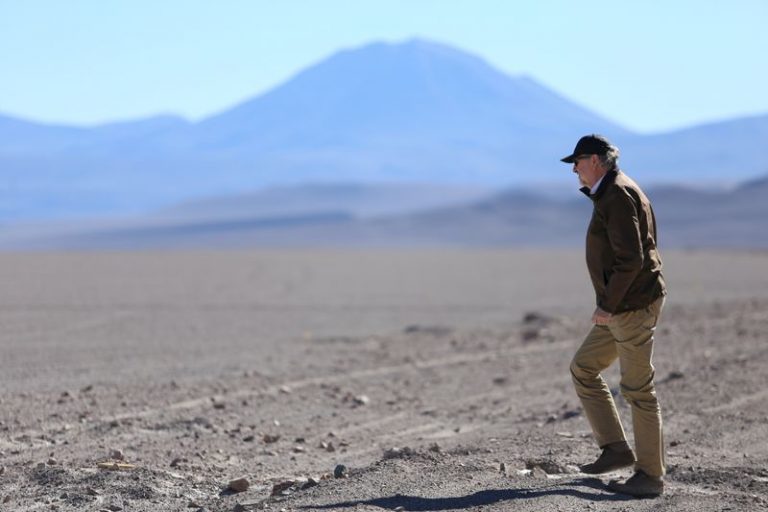 LYNXMPEG1H16J.jpg,Imagen de archivo del ministro chileno de Minería, Baldo Prokurica, caminando en un sector del Desierto de Atacama en el norte de Chile, el 27 de noviembre de 2019. REUTERS/Fabian Cambero; Crédito: Fabian Cambero, Reuters