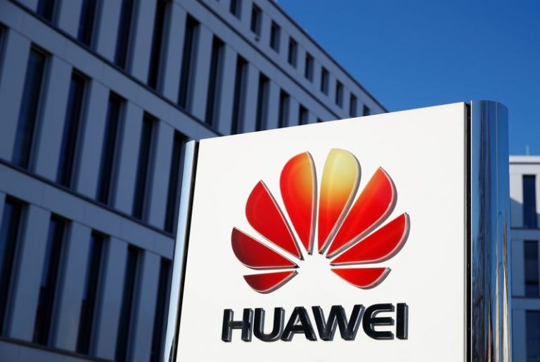 LYNXMPEG1I18L.jpg,FOTO DE ARCHIVO: El logo de Huawei Technologies frente a la sede del gigante chino de las telecomunicaciones en Düsseldorf, Alemania, el 18 de febrero de 2019.  REUTERS/Wolfgang Rattay; Crédito: WOLFGANG RATTAY, Reuters