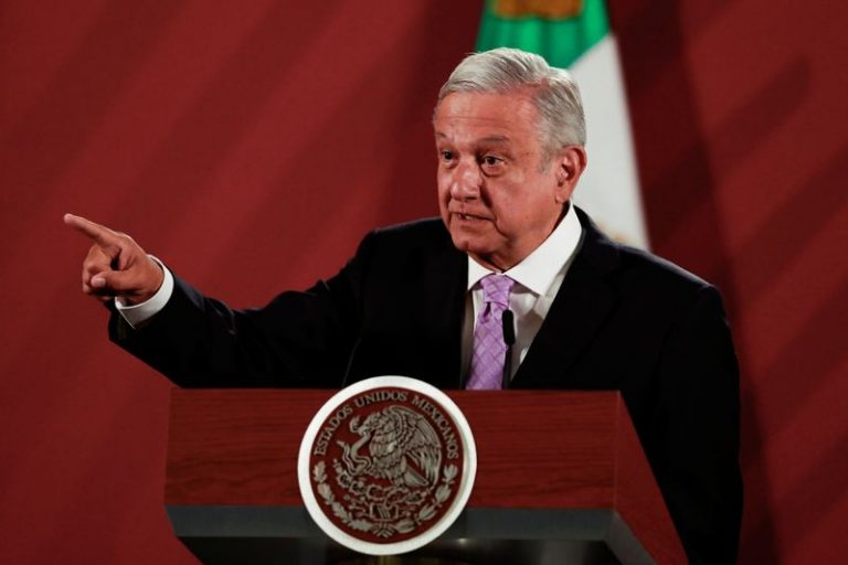 LYNXMPEG1I1AD-1.jpg,Foto de archivo. El presidente de México, Andrés Manuel López Obrador, hace un gesto mientras habla durante una conferencia de prensa en Palacio Nacional en Ciudad de México, 18 de febrero de 2020. REUTERS/Henry Romero; Crédito: HENRY ROMERO, Reuters