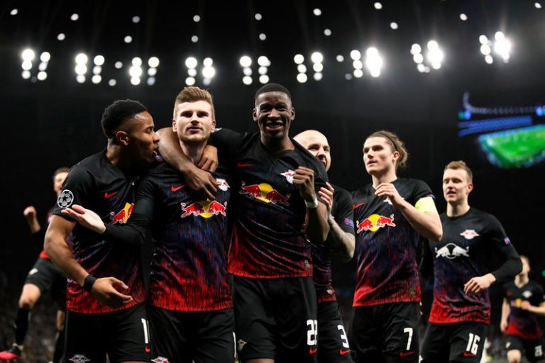 LYNXMPEG1I1WF.jpg,Timo Werner del RB Leipzig celebra junto a sus compañeros tras anotar de penal el único gol del partido en el triunfo como visitante ante el Tottenham Hotspur por la Liga de Campeones, en Londres, Inglaterra - Febrero 19, 2020  Action Images vía Reuters/Andrew Boyers; Crédito: ANDREW BOYERS, Reuters