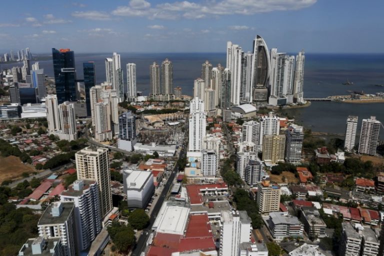LYNXMPEG1I1WN.jpg,Foto de archivo. Una vista general de un barrio de altos ingresos de ciudad de Panamá. 6 de abril de 2016.  REUTERS/Carlos Jasso; Crédito: Carlos Jasso, Reuters