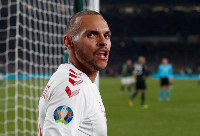 LYNXMPEG1J13I.jpg,FOTO DE ARCHIVO. El delantero danés Martin Braithwaite celebra tras marcar su primer gol ante Irlanda por las clasificatorias a la Eurocopa 2020, en Dublín. 18 de noviembre de 2019. REUTERS/David Klein.; Crédito: David Klein, Reuters