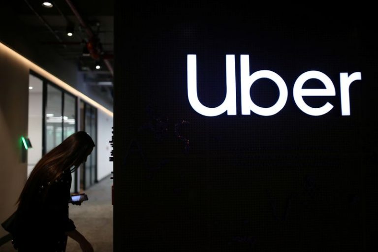 LYNXMPEG1J1CJ.jpg,FOTO DE ARCHIVO. El logo de Uber se observa en sus oficinas, en Bogotá, Colombia. 12 de diciembre de 2019. REUTERS/Luisa González.; Crédito: LUISA GONZÁLEZ, Reuters