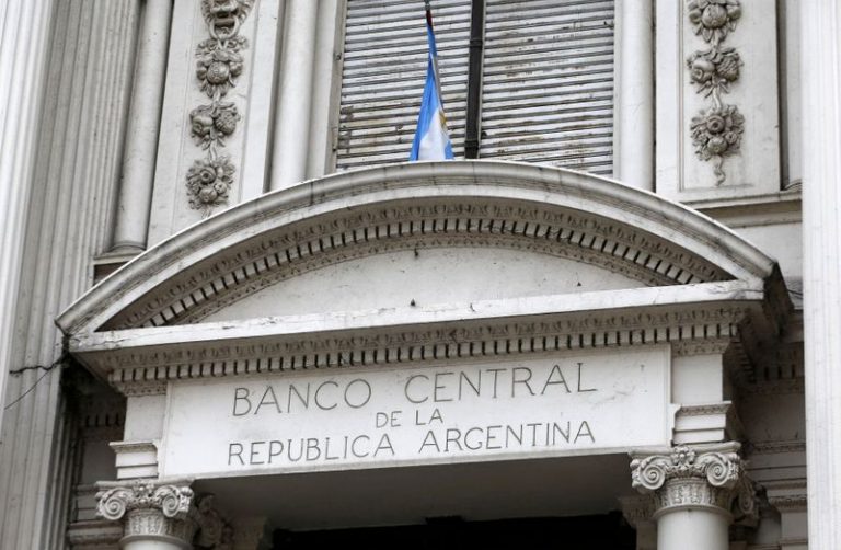 LYNXMPEG1J1EV-1.jpg,Foto de archivo.  Fachada del edificio principal del Banco Central de Argentina en Buenos Aires. Oct 16, 2013.  REUTERS/Enrique Marcarian; Crédito: Enrique Marcarian, Reuters