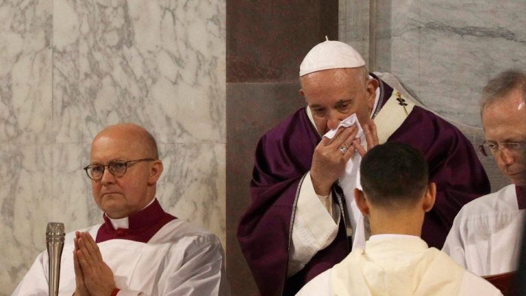 papa-francisco-se-resfria-cancela-misa-en-roma