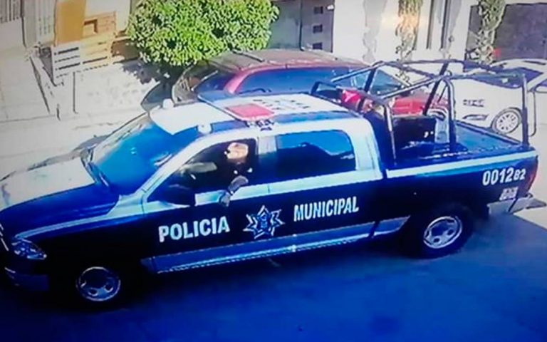 Policía atropella a una perrita 2