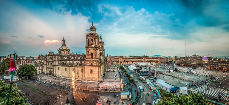 Working-in-Mexico-City-KTCHNrebel-copyright-Fotolia-javarman