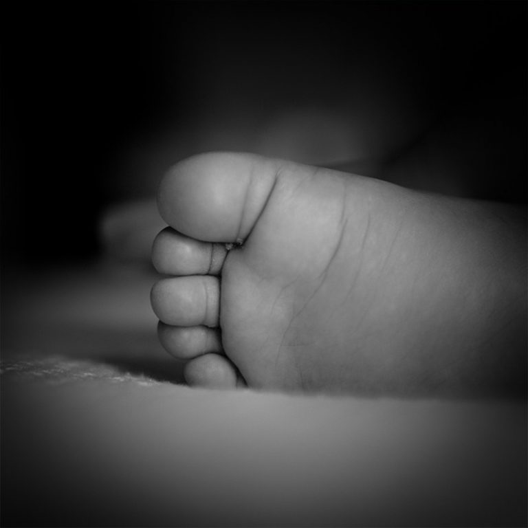 bebe-blanco-y-negro-pie-9271