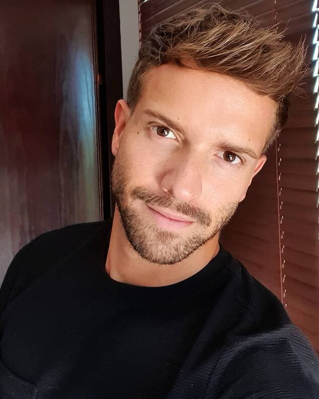 rs_634x793-200224105451-67641038_1434387763386535_4487562159988247730_n