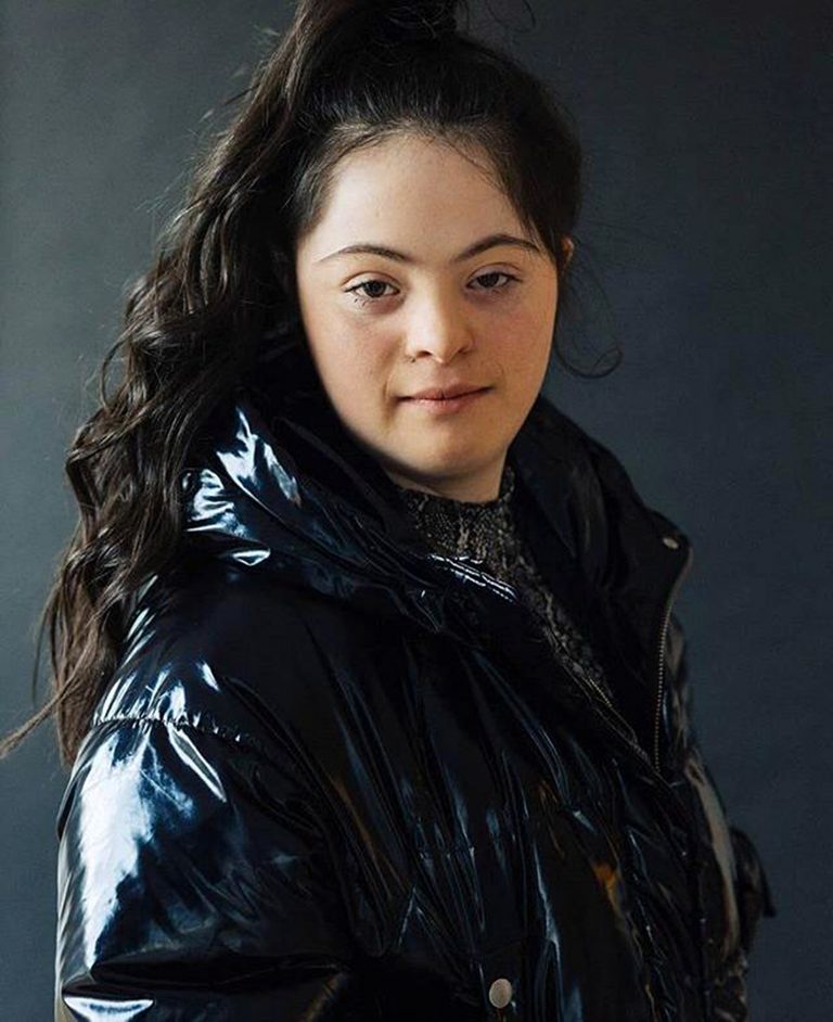 Ellie-Goldstein-Gucci-modelo