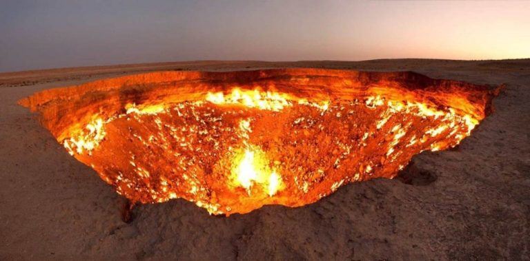 El-presidente-de-Turkmenistan-ordena-el-cierre-del-crater-la-‘Puerta-del-Infierno-1024x505