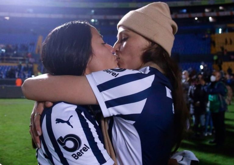 Janelly-Farías-y-Rebeca-Bernal-festejan-triunfo-de-Rayadas-1024x722