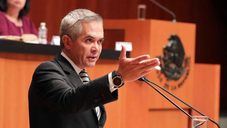 Mancera se enreda con RDB en el Senado